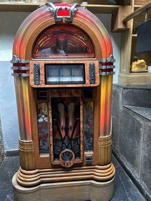 Local Star Bar & Cafe