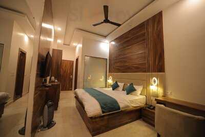 Mokshda Premium Hotel And Restaurant