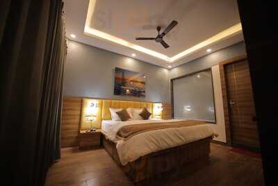 Mokshda Premium Hotel And Restaurant