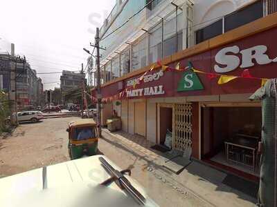 Sravanti's Multicusine Family Restaurant