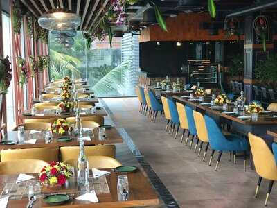 Dino's Barbecue And Grill