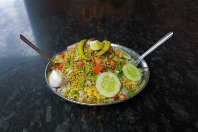 Durvankur Bhel And Misal