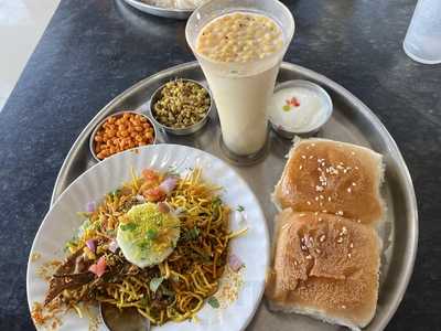 Durvankur Bhel And Misal