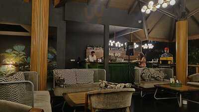 Hopshaus Brewery & Kitchen