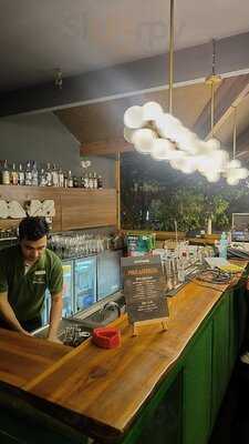 Hopshaus Brewery & Kitchen