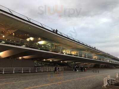 ロイヤルウイング （レストラン船）