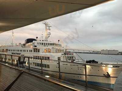 ロイヤルウイング （レストラン船）