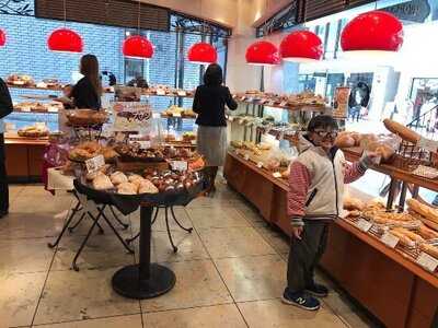 ポンパドール元町本店