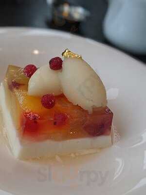 ザ コスモポリタン