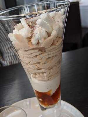 ザ コスモポリタン