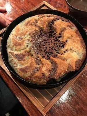 鉄鍋ぎょうざとお酒のお店 杏っ子