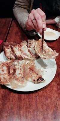 鉄鍋ぎょうざとお酒のお店 杏っ子