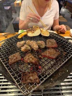 道頓堀 炭火焼肉 みつる