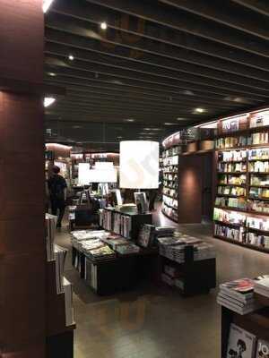 スターバックスコーヒー 梅田 蔦屋書店