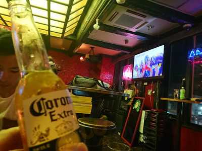 英国パブ　ピッグ＆ホイッスル