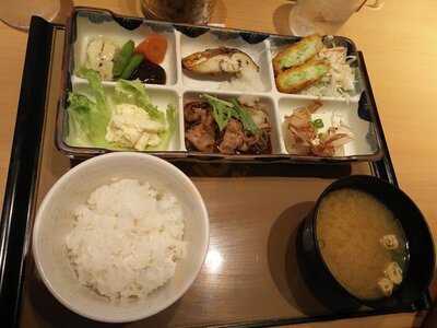 やよい軒 日本橋店