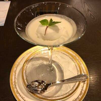 カフェ & ダイニング アンバーコート