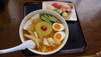 シマワキ水産 八食店