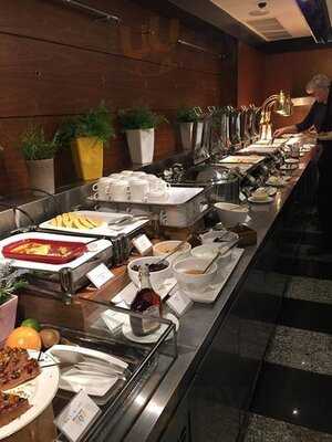 カフェレストラン セリーナ