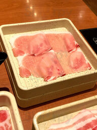 きんのぶた 北生駒上町