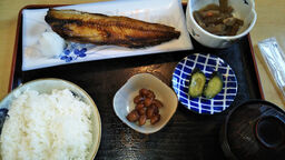 つるみ食堂