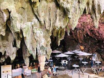 ガンガラーの谷　ケイブカフェ