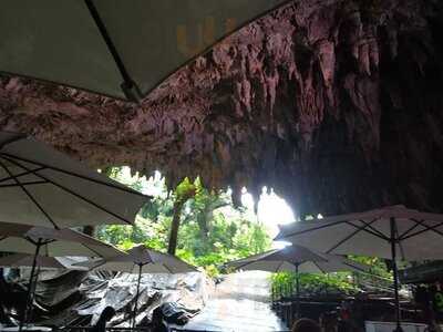 ガンガラーの谷　ケイブカフェ