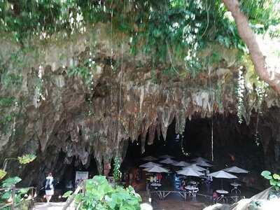 ガンガラーの谷　ケイブカフェ