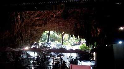 ガンガラーの谷　ケイブカフェ