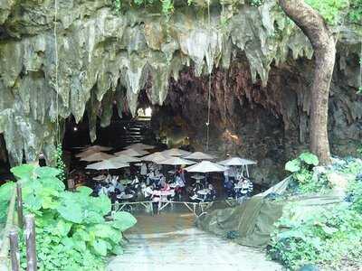 ガンガラーの谷　ケイブカフェ