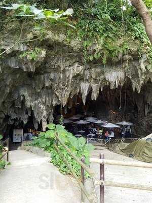 ガンガラーの谷　ケイブカフェ