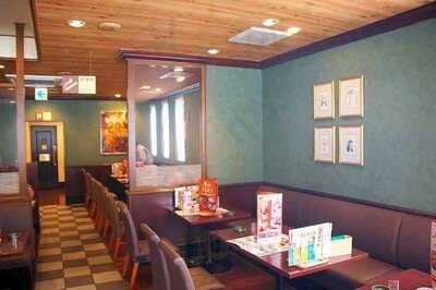 ガスト 沖縄佐敷店