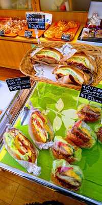 焼きたてパンとケーキの店 みなもとや