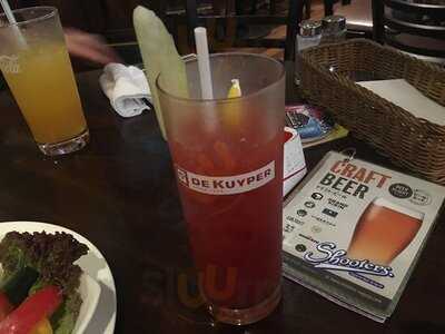 シューターズ スポーツバー&グリル