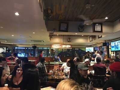 シューターズ スポーツバー&グリル