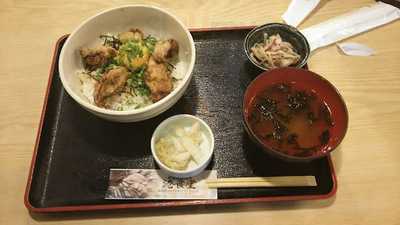 新潟鮮魚問屋 港食堂