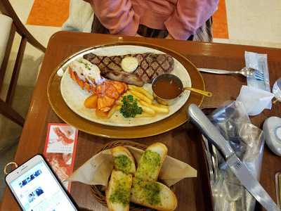 ロイヤルホスト新潟駅前店