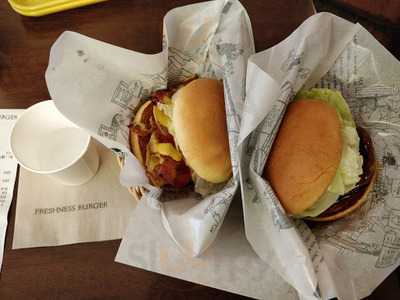 フレッシュネスバーガー富ヶ谷店
