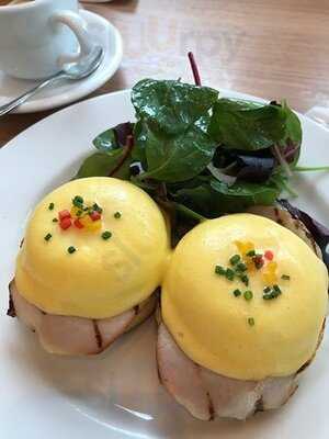 サラベス 東京店