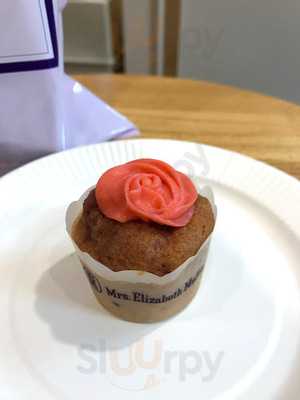 Mrs.elizabeth Muffin イムズ店