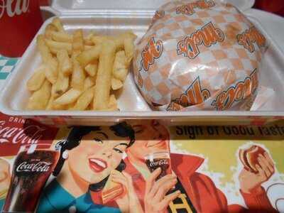 メルズ・ドライブイン