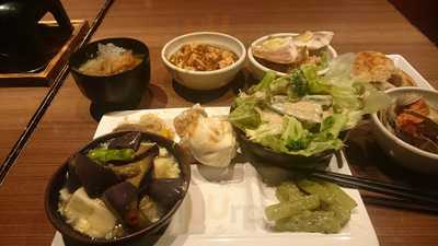 The Buffet Style Sara