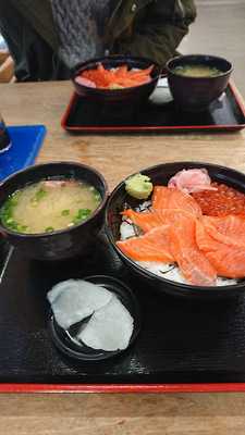 新潟漁協直売所 食事処 地魚工房