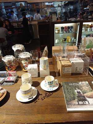 カフェ&ブックス ビブリオテーク 大阪・梅田店