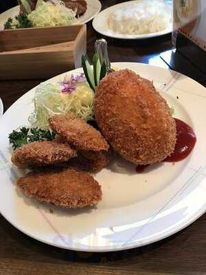 洋食やろく 本店