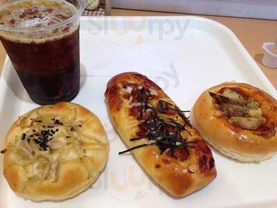 選べるおいしさ100円パン 阪急ベーカリー&カフェ イオンモールkyoto店