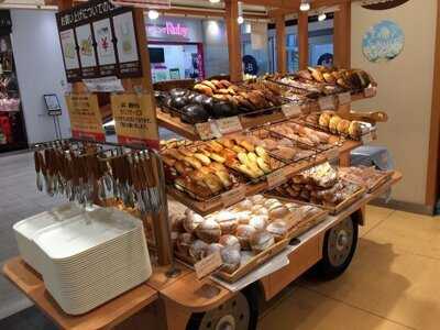 選べるおいしさ100円パン 阪急ベーカリー&カフェ イオンモールkyoto店