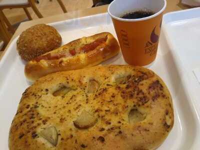 選べるおいしさ100円パン 阪急ベーカリー&カフェ イオンモールkyoto店