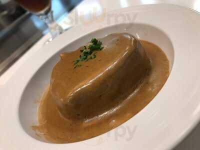 鉄板料理とシャンパーニュワインのお店 赤白