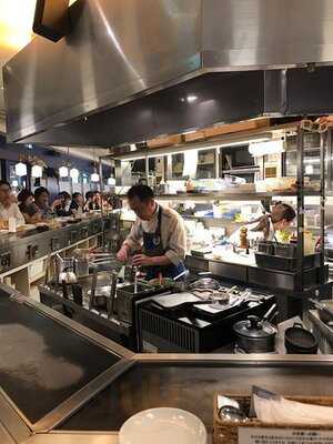 鉄板料理とシャンパーニュワインのお店 赤白